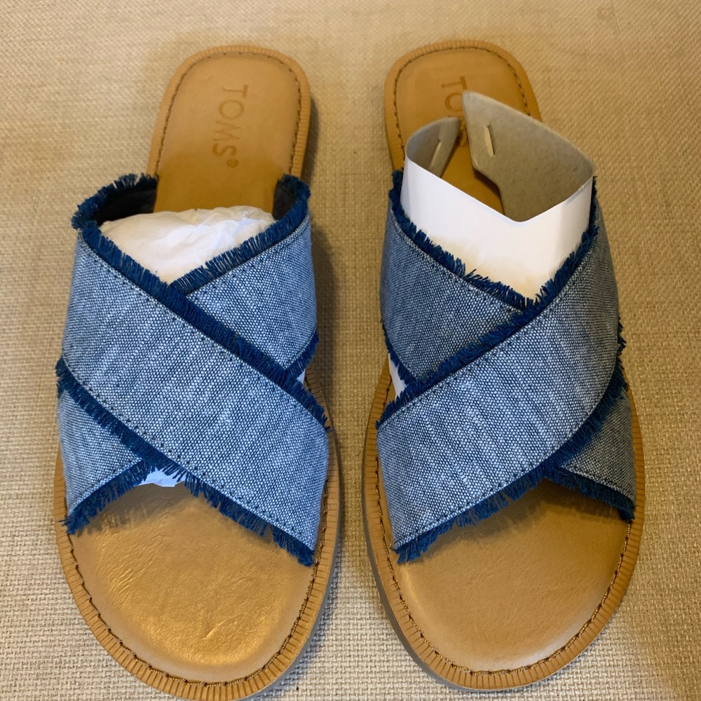 Toms Viv Sandel 7.5 NEW in box